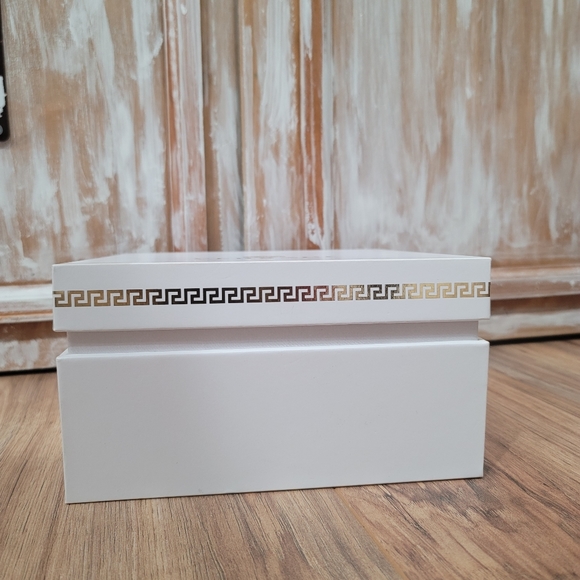 NEW VERSACE Gift Box - Picture 2 of 11